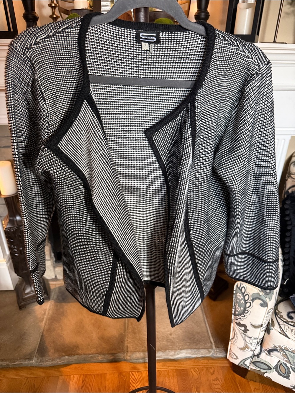 Sioni Black and White Open-Front Knit Cardigan